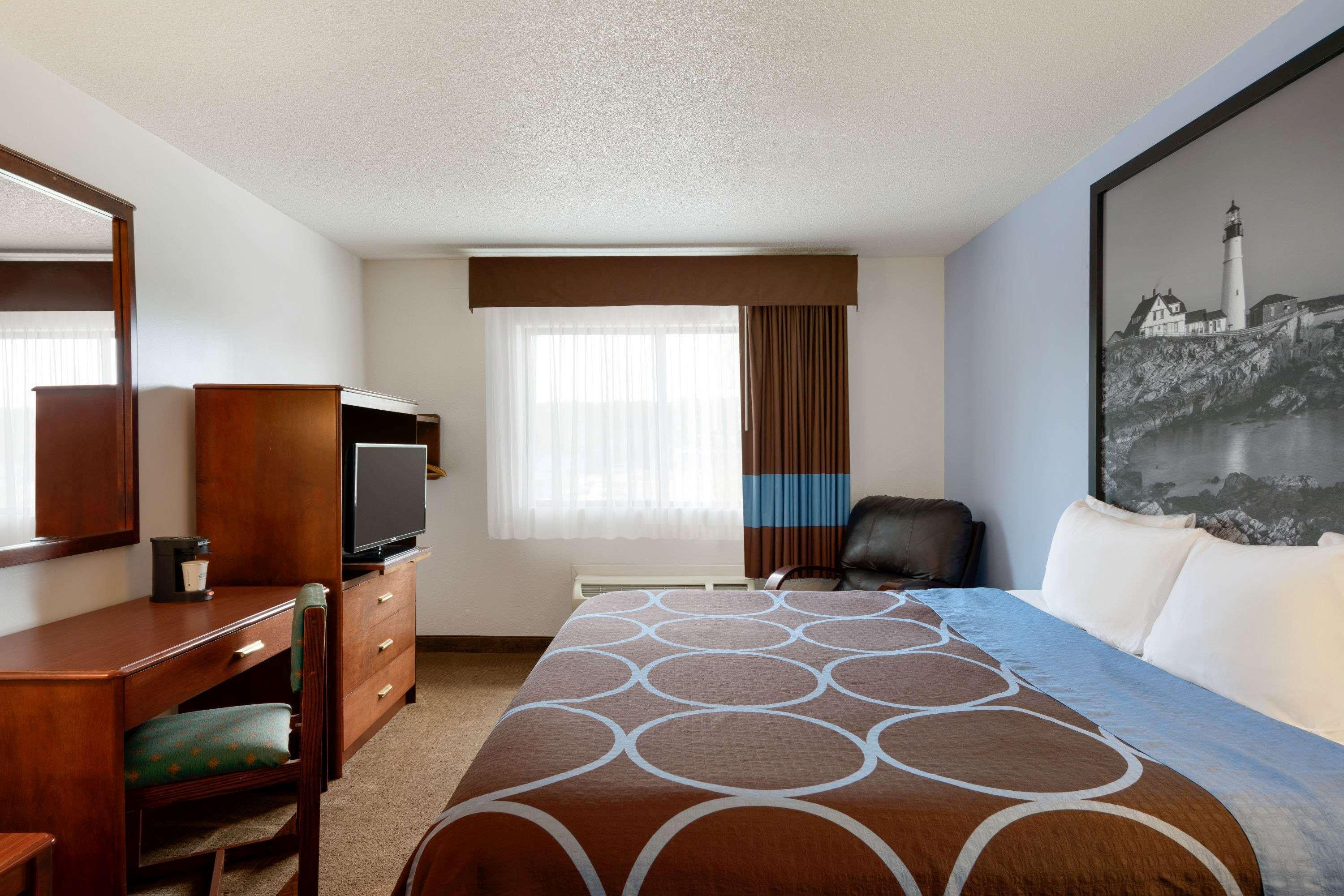 Super 8 By Wyndham Portland/Westbrook Area Hotel Exterior photo